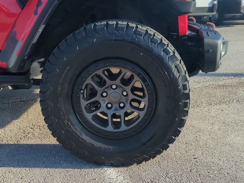 Used 2022 Jeep Wrangler Unlimited Rubicon w/ Xtreme Recon 35" Tire Package image 10