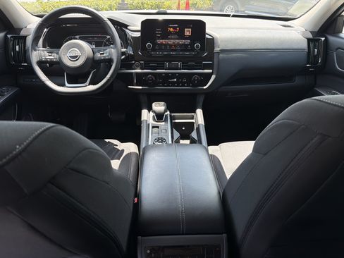 Used 2024 Nissan Pathfinder SV AWD/4WD image 4