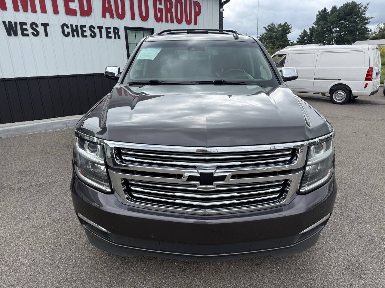 Used 2018 Chevrolet Suburban Premier AWD/4WD image 3