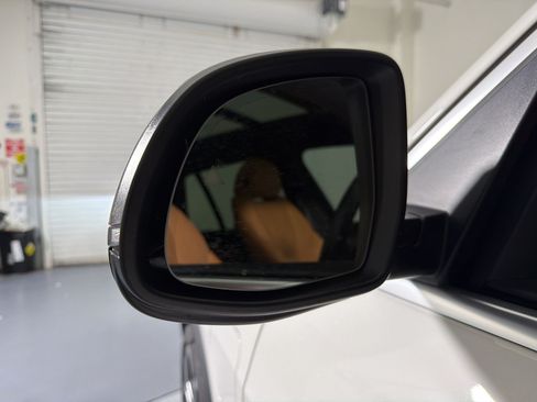 Used 2025 BMW X5 xDrive50e w/ Premium Package AWD/4WD image 5