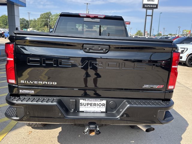 Used 2025 Chevrolet Silverado 2500 ZR2 w/ Technology Package AWD/4WD image 4