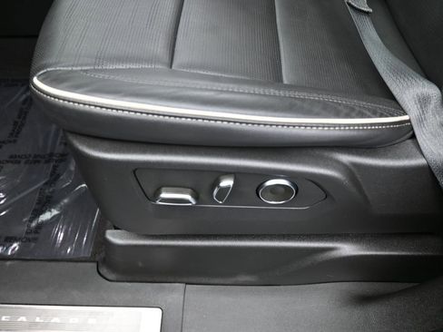 Used 2025 Cadillac Escalade ESV Sport w/ Touring Package image 16