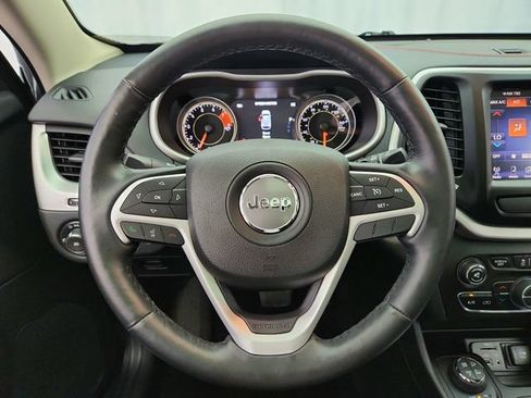 Used 2016 Jeep Cherokee Trailhawk w/ Comfort/Convenience Group AWD/4WD image 13