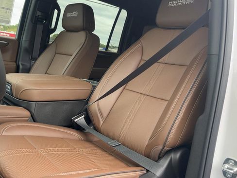 New 2025 Chevrolet Suburban High Country w/ LPO, Illumination Package image 18