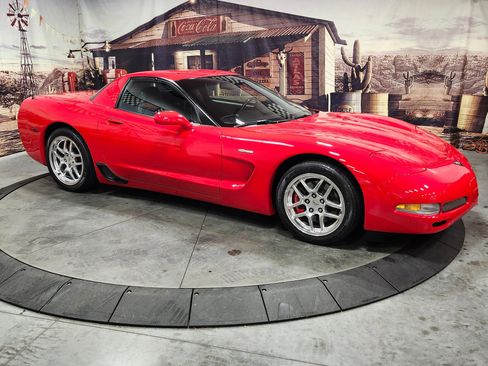 Used 2001 Chevrolet Corvette Z06 w/ Memory Pkg image 1