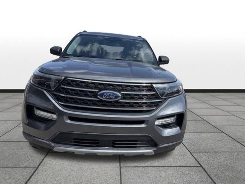 Used 2021 Ford Explorer XLT w/ Equipment Group 202A AWD/4WD image 2