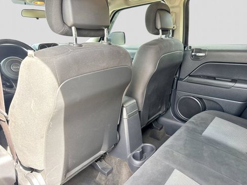 Used 2015 Jeep Patriot Latitude AWD/4WD image 19