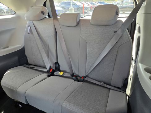 Used 2024 Toyota Sienna LE FWD image 12