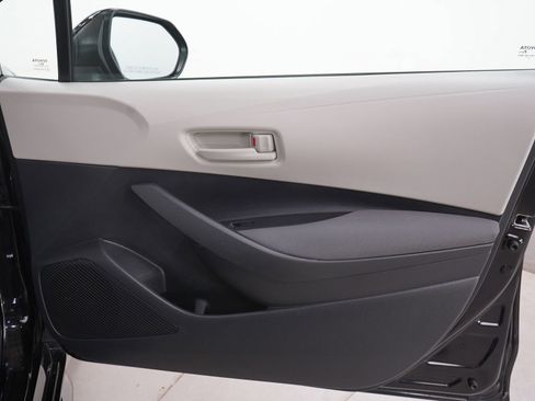 Used 2025 Toyota Corolla LE image 9