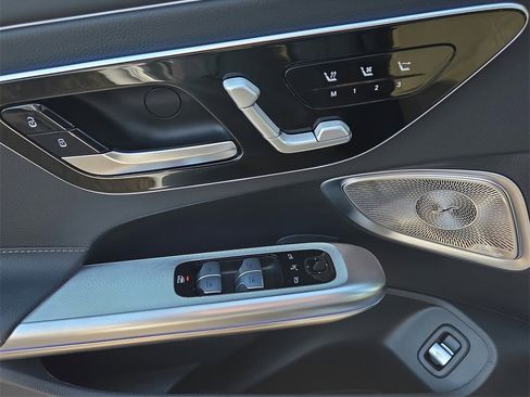 Used 2024 Mercedes-Benz CLE 300 4MATIC Cabriolet image 8