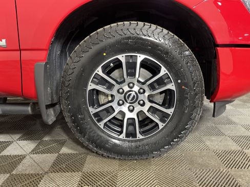 Used 2024 Nissan Titan SV image 10