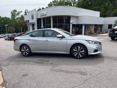 Used 2022 Nissan Altima 2.5 SV image 2