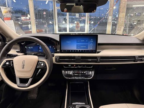 Used 2025 Lincoln Corsair AWD w/ Equipment Group 101A image 34