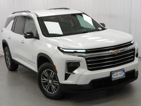 Used 2024 Chevrolet Traverse LT w/ Trailering Package FWD image 36
