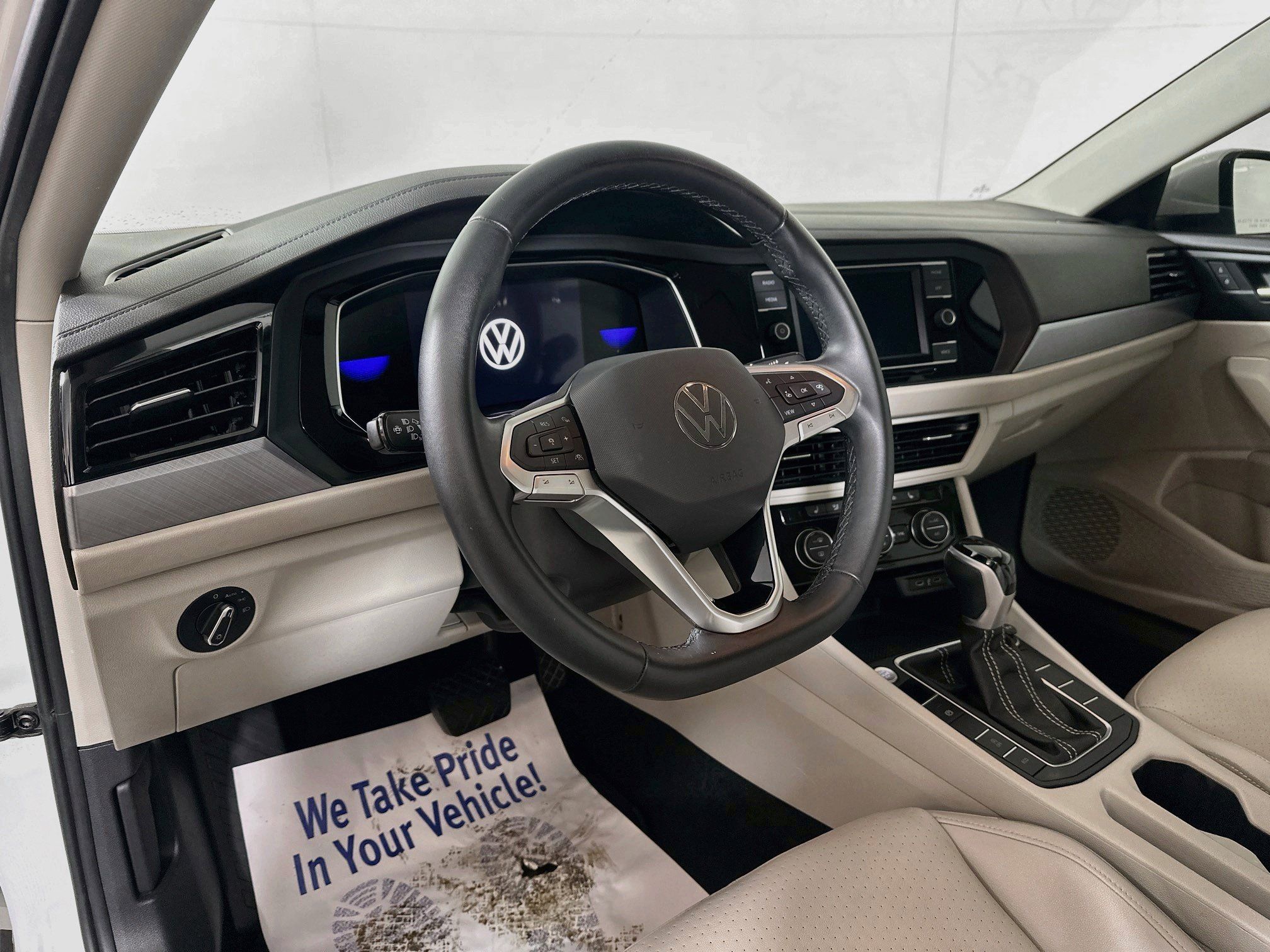 Used 2023 Volkswagen Jetta SE w/ Panoramic Sunroof Package FWD image 9
