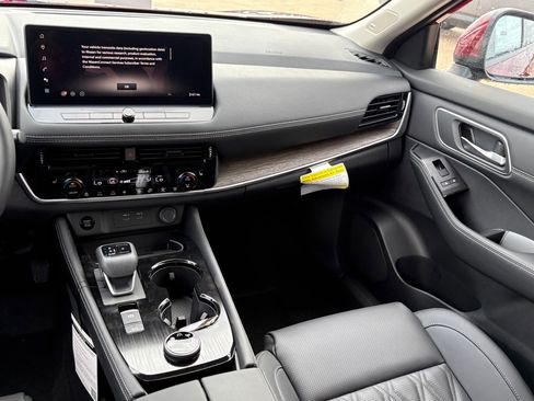 New 2026 Nissan Rogue Platinum image 13