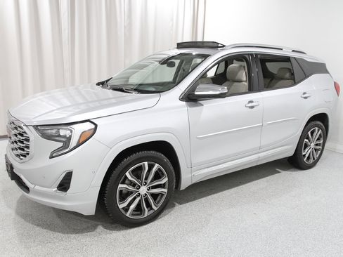 Used 2018 GMC Terrain Denali w/ Advanced Safety Package image 3
