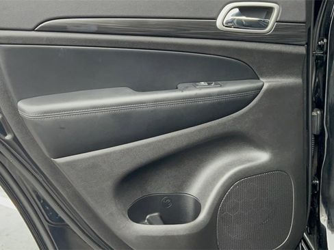 Used 2022 Jeep Grand Cherokee Laredo X image 33