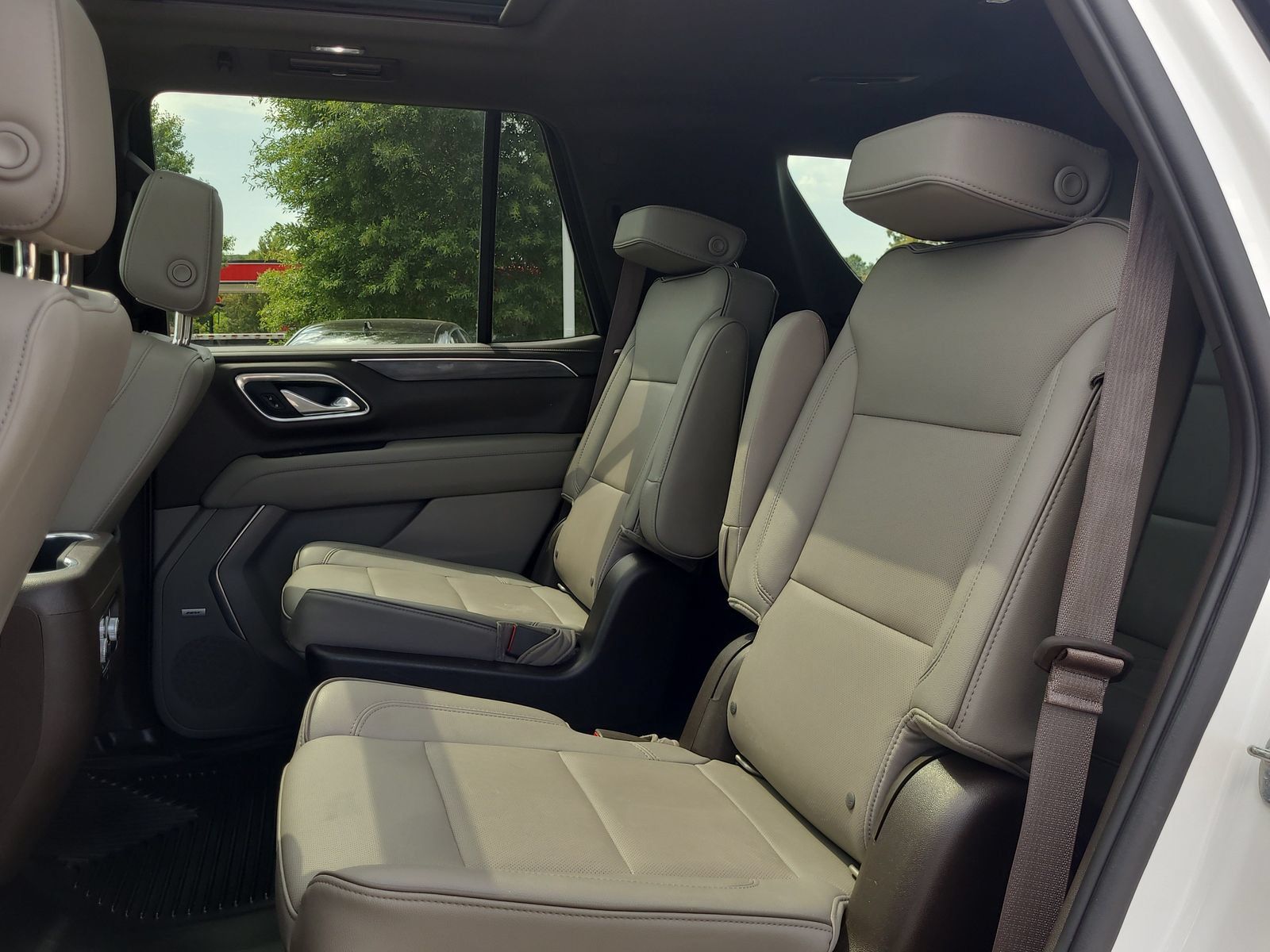 Used 2022 GMC Yukon SLT w/ SLT Premium Package AWD/4WD image 13