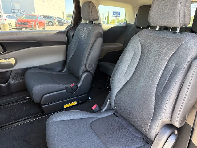 New 2027 Kia Carnival LX FWD image 19