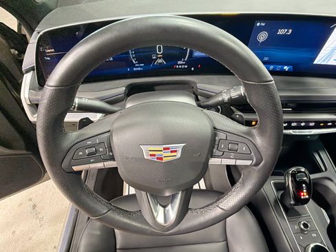 Used 2025 Cadillac XT4 Sport w/ LPO, Onyx Lite Package FWD image 37