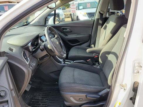 Used 2020 Chevrolet Trax LS w/ Tint and Cruise Package AWD/4WD image 20