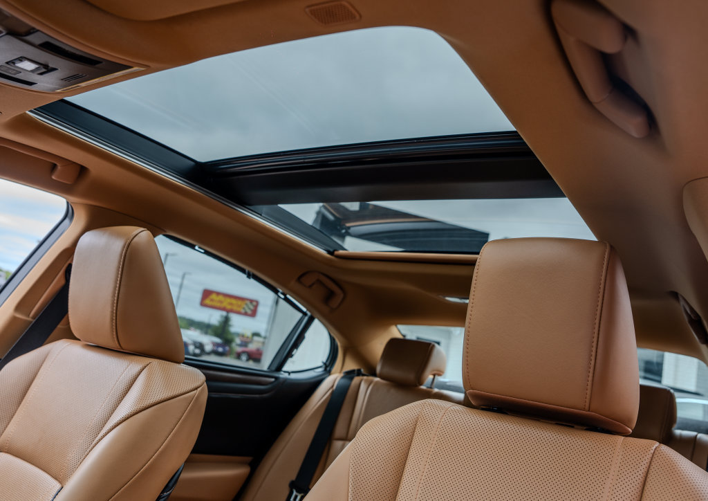 Used 2024 Lexus ES 350 Ultra Luxury w/ Accessory Package (Z1) FWD image 19