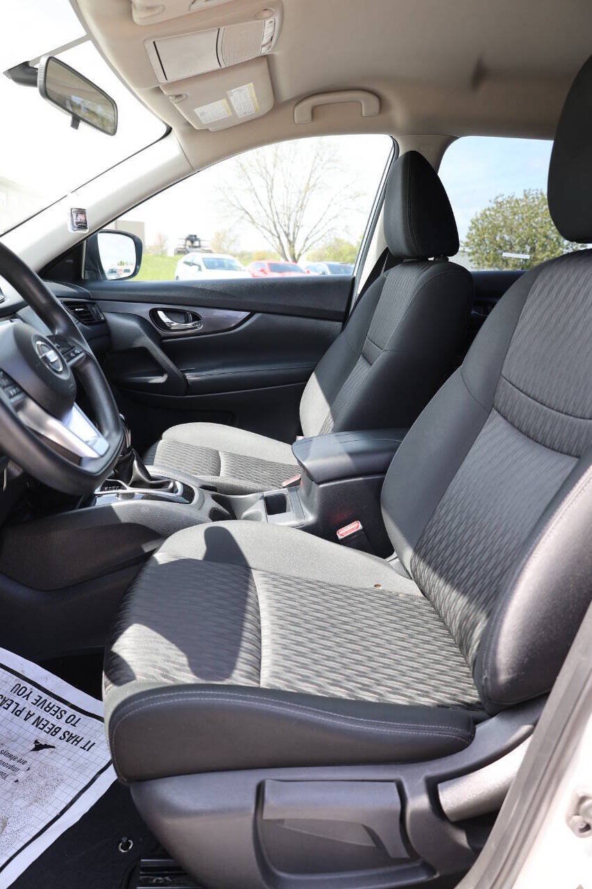 Used 2018 Nissan Rogue S AWD/4WD image 13
