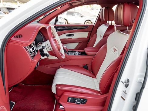 Used 2023 Bentley Bentayga Extended Wheelbase AWD/4WD image 16