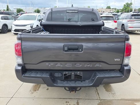 Used 2020 Toyota Tacoma TRD Off-Road w/ Technology Package AWD/4WD image 4