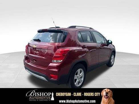 Used 2021 Chevrolet Trax LT w/ Premium Seat Package FWD image 11