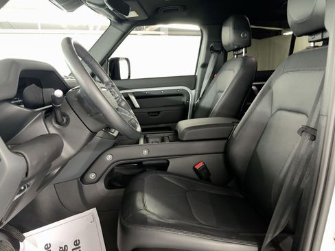 Used 2024 Land Rover Defender 110 X-Dynamic SE image 5