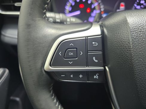 Used 2023 Toyota Highlander LE FWD image 22