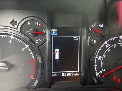 Used 2022 Toyota 4Runner SR5 AWD/4WD image 2