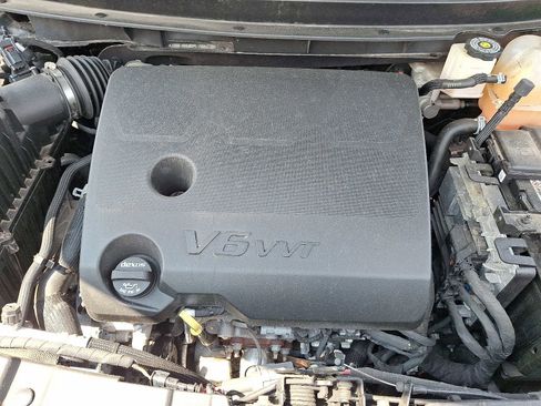 Used 2023 Chevrolet Traverse LT image 29