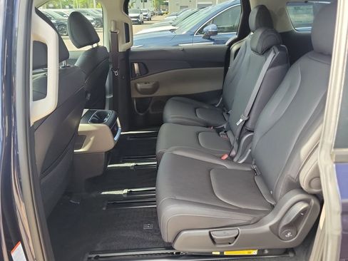 New 2026 Kia Carnival EX FWD image 16