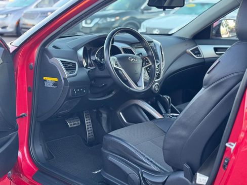 Used 2016 Hyundai Veloster Coupe 3D image 16