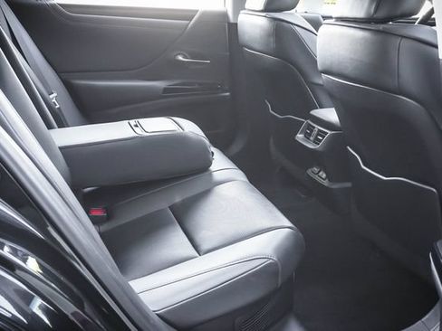 Certified 2022 Lexus ES 300h w/ Premium Package FWD image 24