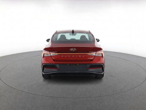Used 2025 Hyundai Elantra Limited FWD image 7