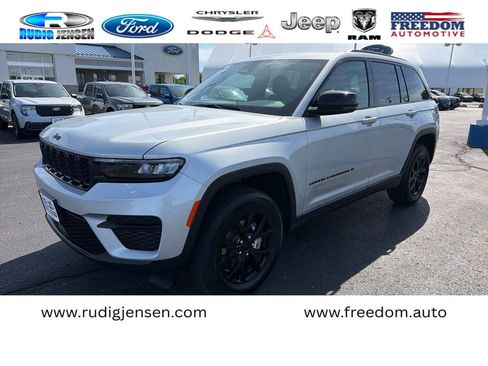 Used 2025 Jeep Grand Cherokee Altitude AWD/4WD image 1