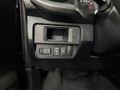 Used 2018 Toyota Tacoma TRD Sport image 34