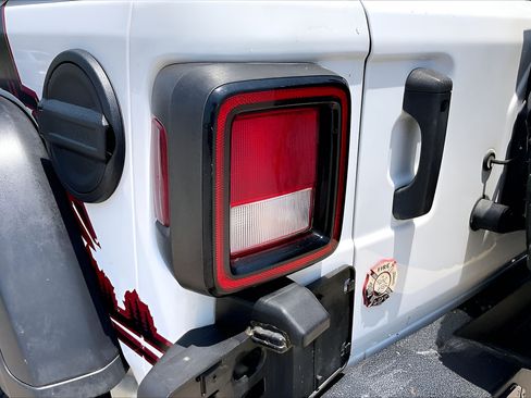 Used 2021 Jeep Wrangler Unlimited Rubicon AWD/4WD image 29