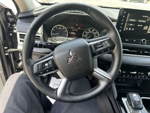 Used 2025 Mitsubishi Outlander SE AWD/4WD image 13