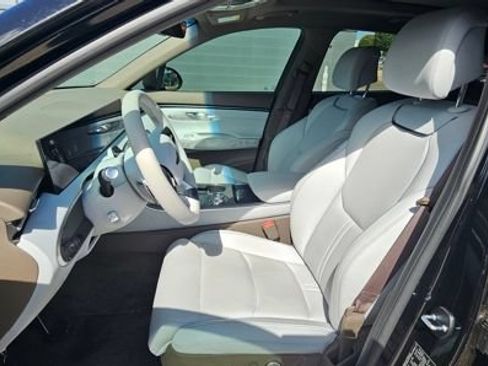 Used 2026 Genesis Electrified GV70 Advanced AWD/4WD image 7