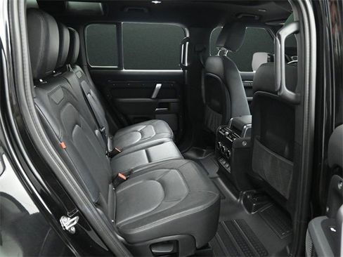 Used 2023 Land Rover Defender 110 X-Dynamic SE image 17