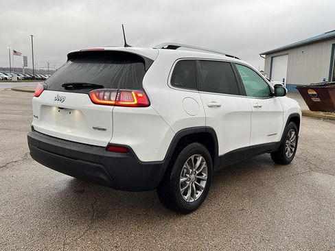 Used 2019 Jeep Cherokee Latitude Plus w/ Comfort/Convenience Group image 3