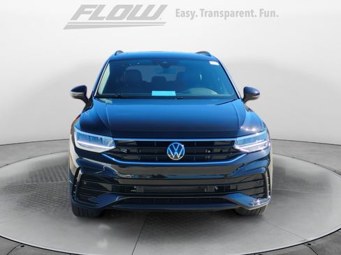 Used 2024 Volkswagen Tiguan SE R-Line image 2