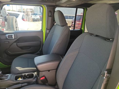 Used 2025 Jeep Wrangler Unlimited Sport AWD/4WD image 15