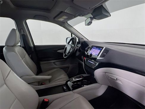 Used 2017 Honda Pilot Touring image 10
