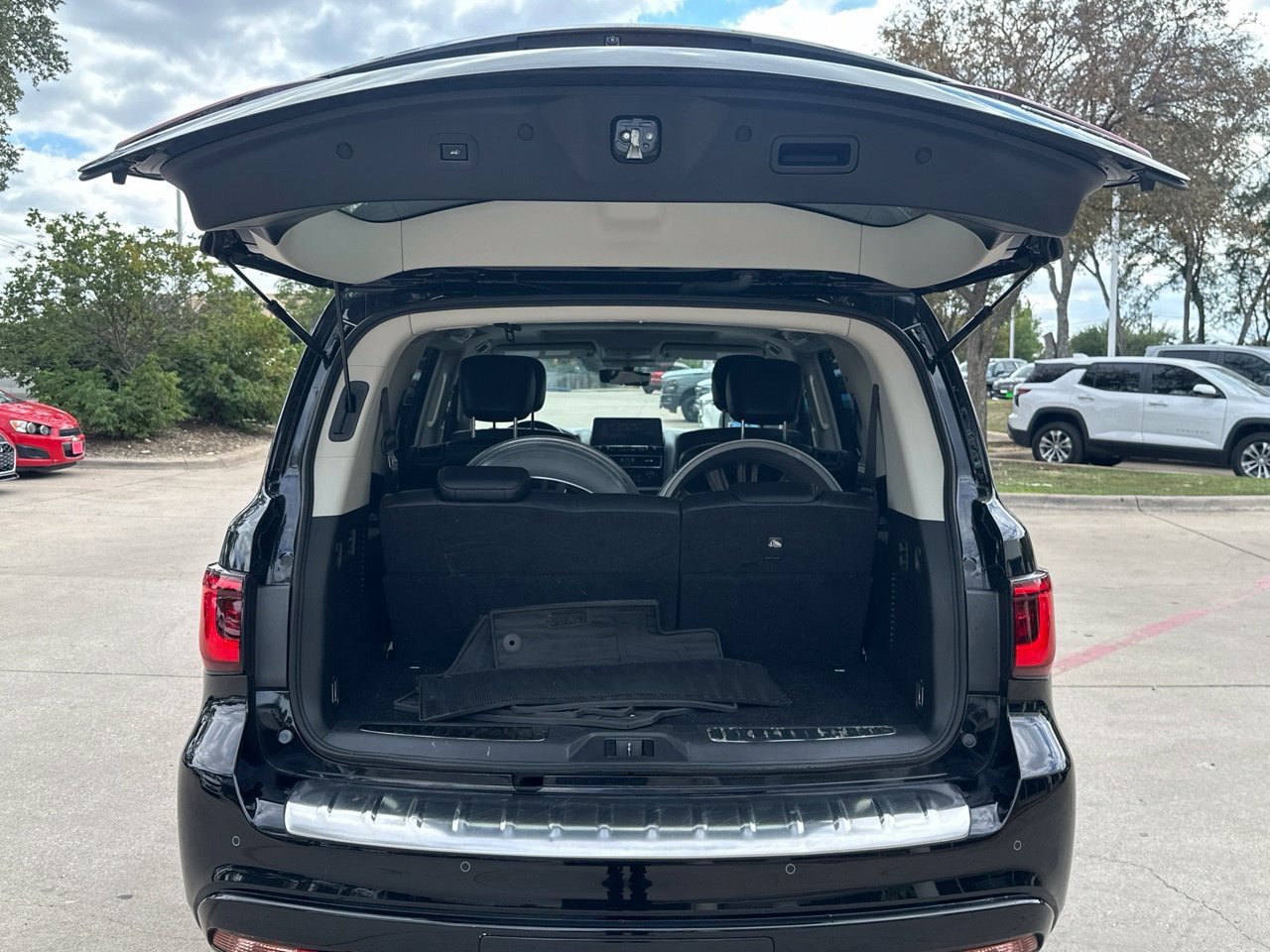 Used 2024 INFINITI QX80 Luxe w/ Cargo Package RWD image 27